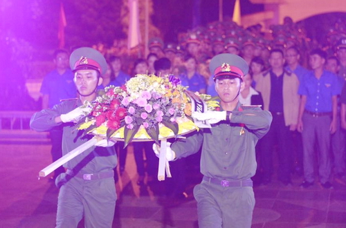 Hơn 700 đoàn viên trên địa bàn thành phố đã tham gia lễ thắp nến